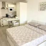 Floor, Panoramic Studio, Heated Pool Lejlighed *